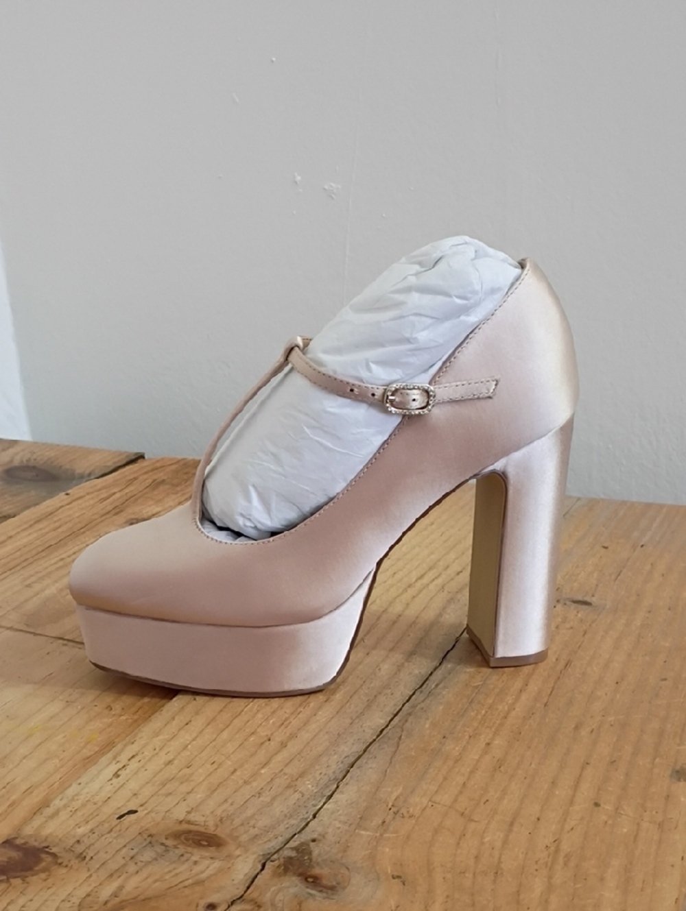Badgley Mischka Jewel Nude Satin Platform Closed Toe Block Heels  Size 6 NWOT